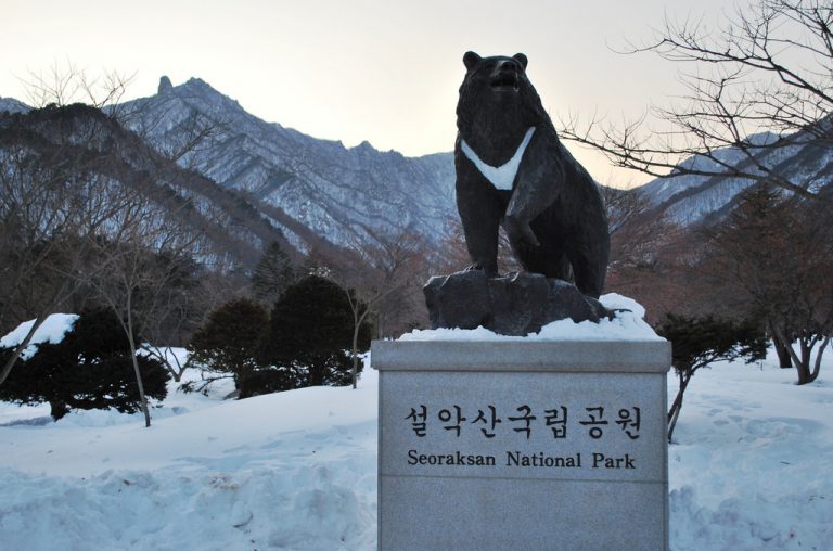 Indahnya Gunung Seorak Korea Selatan